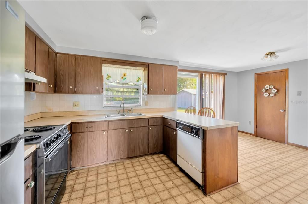 For Sale: $339,000 (3 beds, 2 baths, 1546 Square Feet)