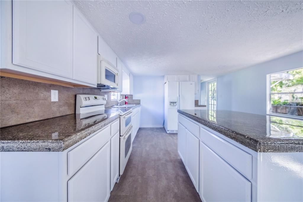 For Sale: $185,000 (3 beds, 2 baths, 910 Square Feet)