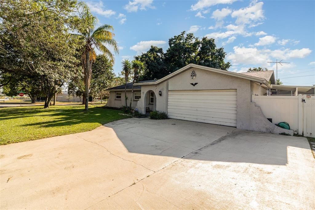For Sale: $340,000 (4 beds, 2 baths, 1686 Square Feet)