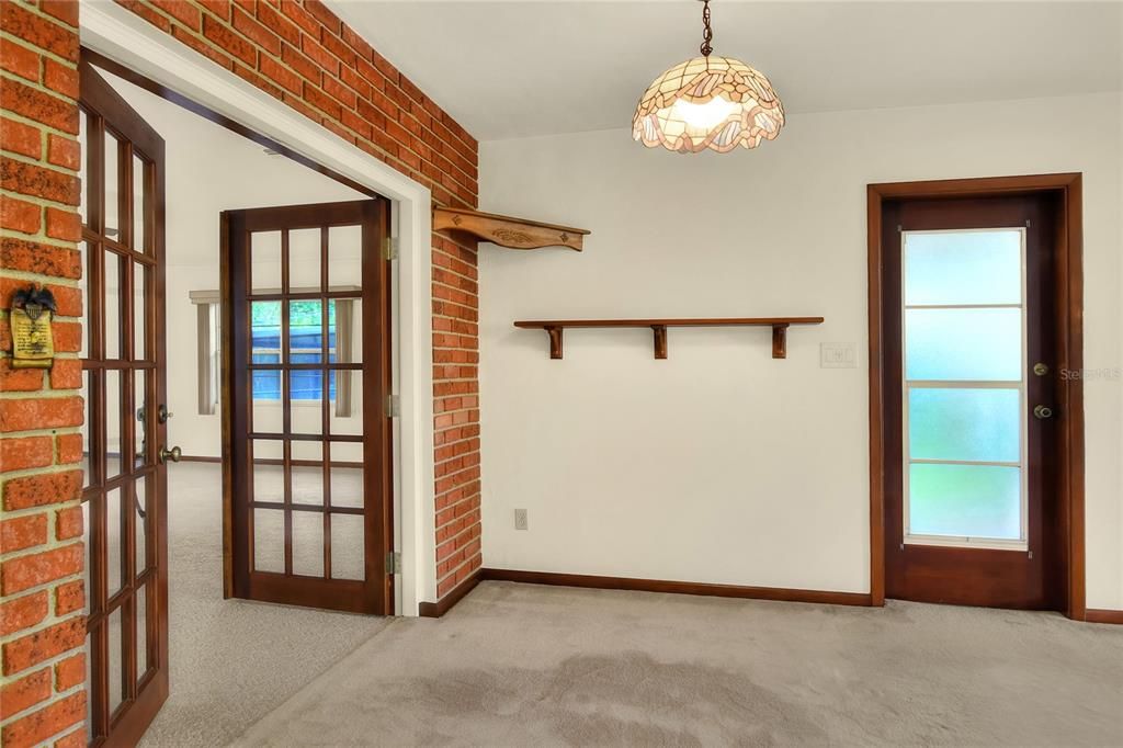 Dining area off kitchen