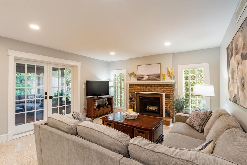 Active With Contract: $799,000 (3 beds, 3 baths, 1926 Square Feet)