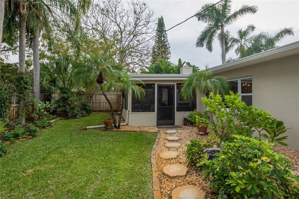 Recently Sold: $799,000 (3 beds, 3 baths, 1926 Square Feet)