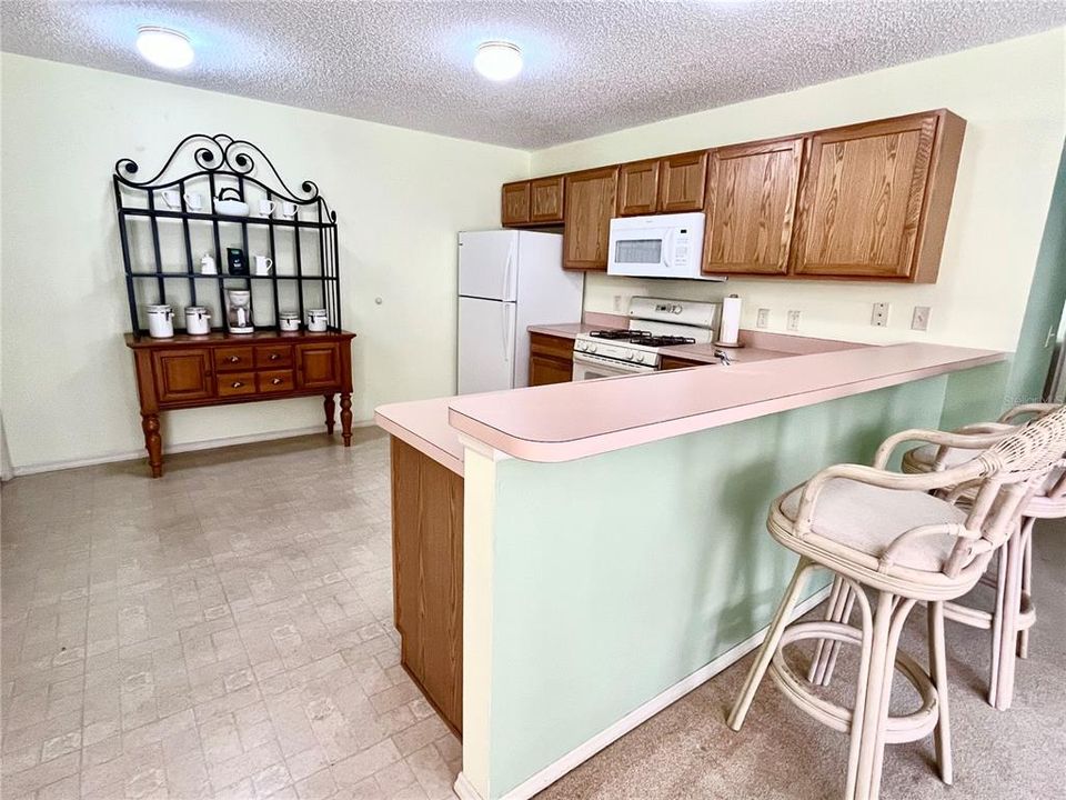 For Sale: $279,900 (2 beds, 2 baths, 1163 Square Feet)
