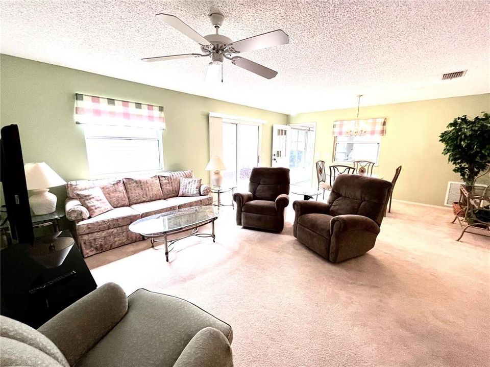 For Sale: $279,900 (2 beds, 2 baths, 1163 Square Feet)