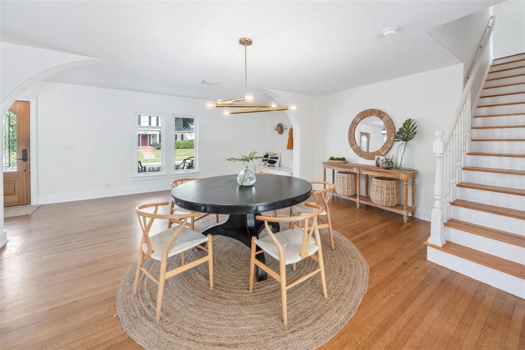 Active With Contract: $925,000 (4 beds, 3 baths, 2372 Square Feet)