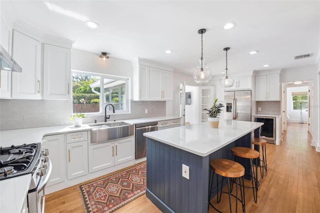 Recently Sold: $925,000 (4 beds, 3 baths, 2372 Square Feet)
