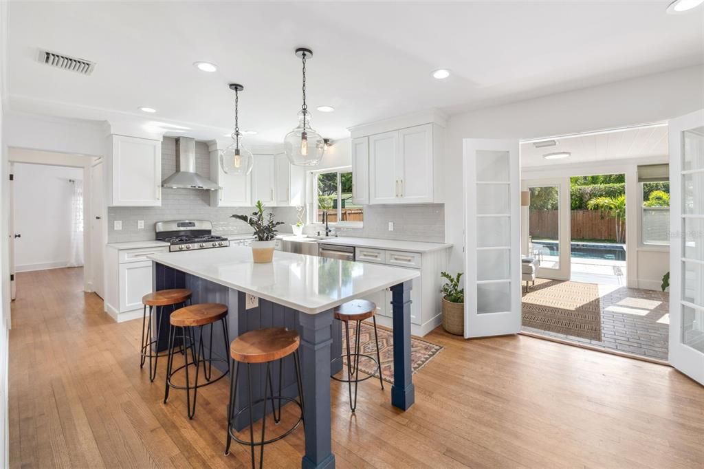 Active With Contract: $925,000 (4 beds, 3 baths, 2372 Square Feet)