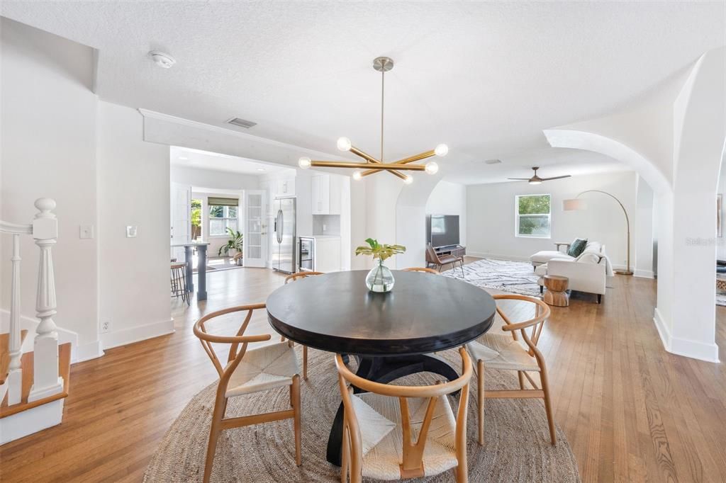 Recently Sold: $925,000 (4 beds, 3 baths, 2372 Square Feet)