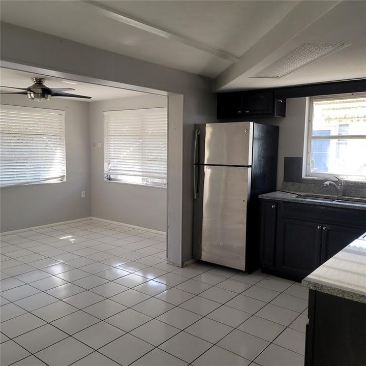 Recently Rented: $1,550 (2 beds, 1 baths, 958 Square Feet)