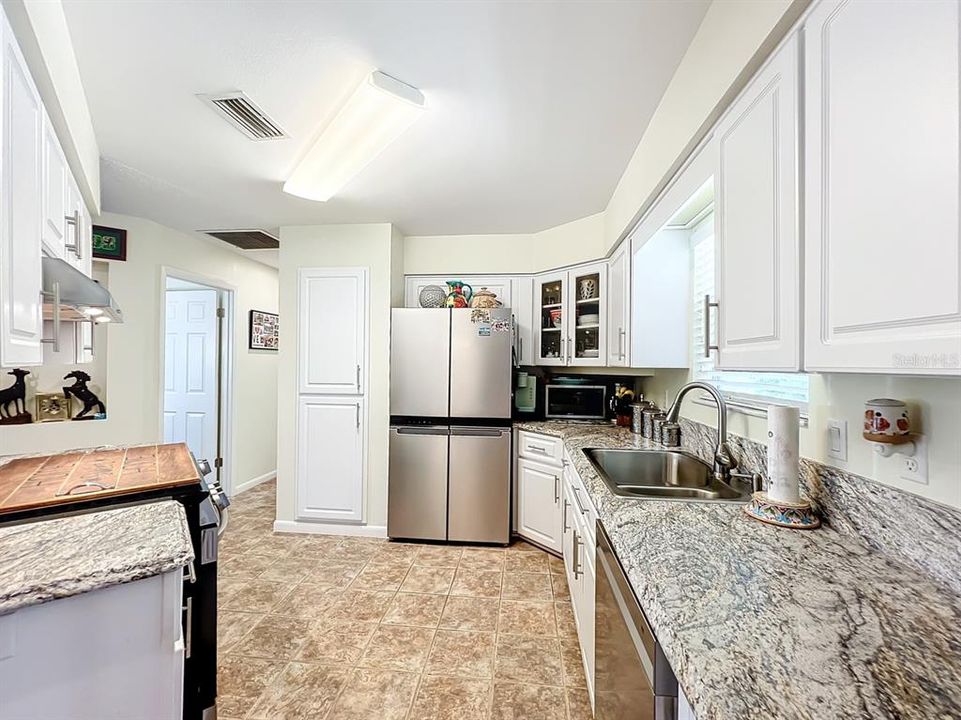 For Sale: $225,000 (2 beds, 2 baths, 1014 Square Feet)