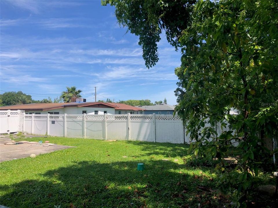 Active With Contract: $239,000 (3 beds, 2 baths, 1036 Square Feet)