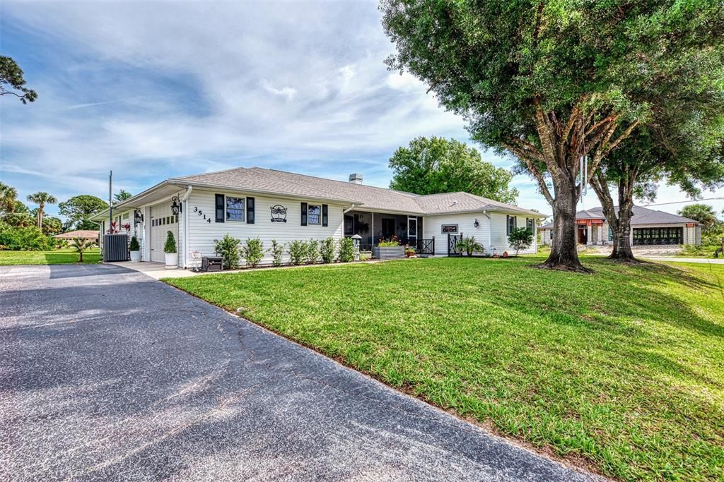 For Sale: $725,000 (3 beds, 2 baths, 3025 Square Feet)