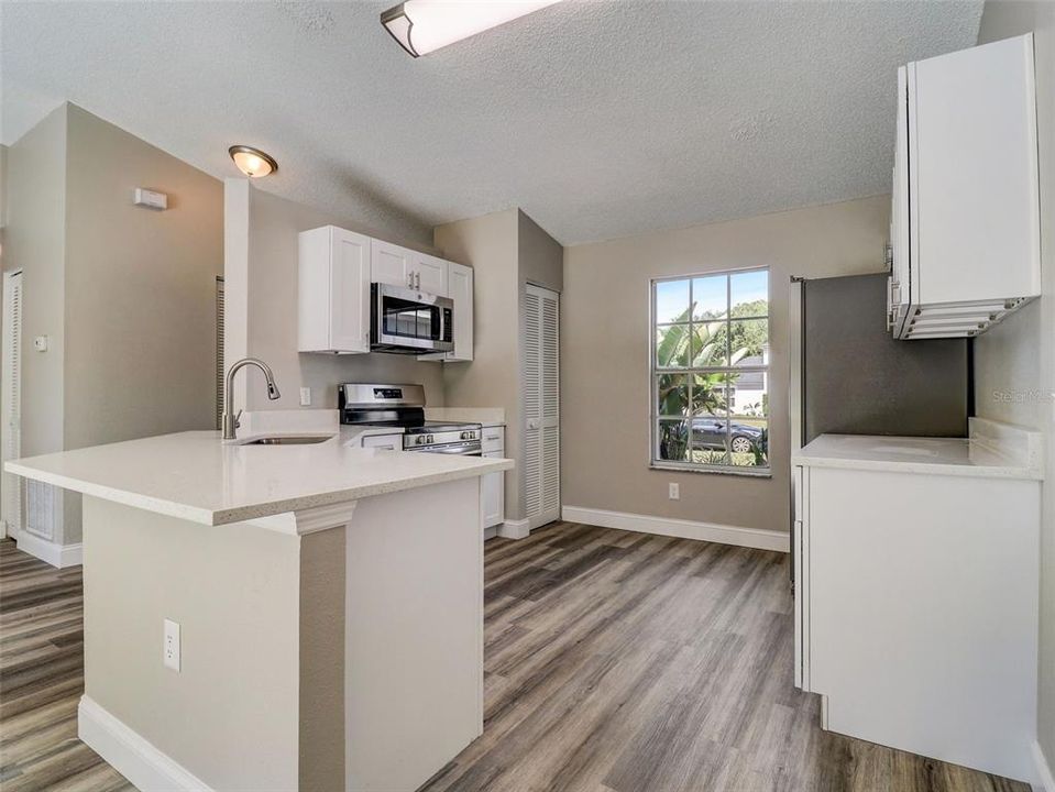 For Sale: $304,900 (3 beds, 2 baths, 1056 Square Feet)