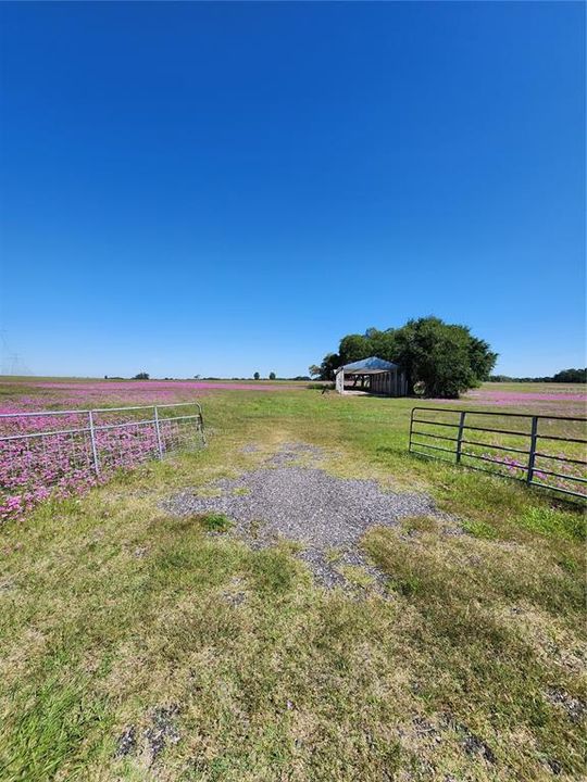 На продажу: $340,000 (10.30 acres)