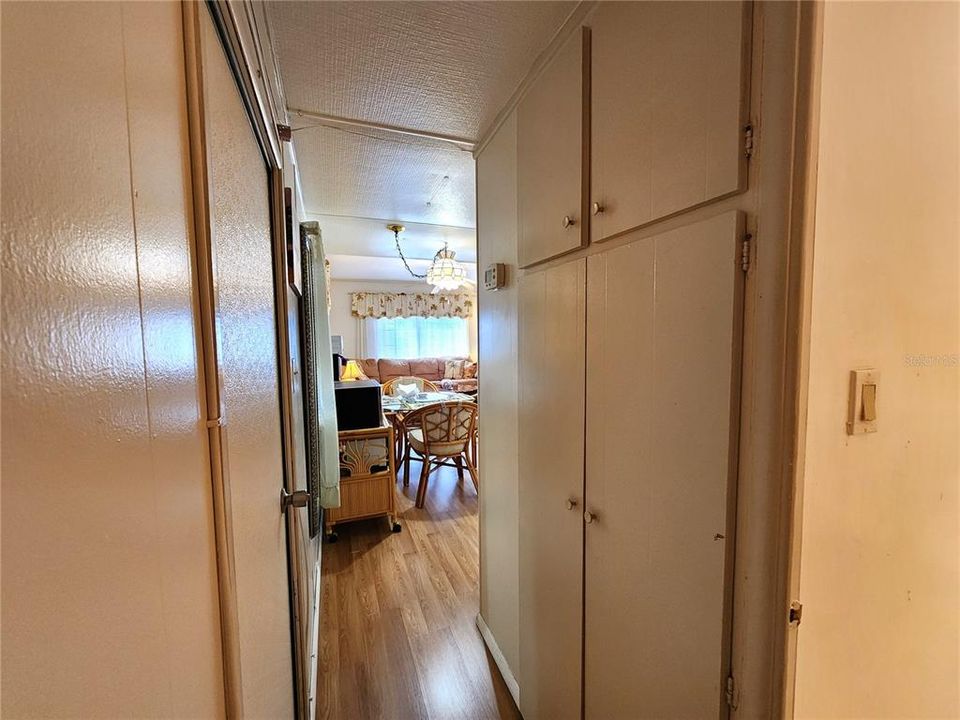 For Sale: $79,000 (1 beds, 1 baths, 692 Square Feet)