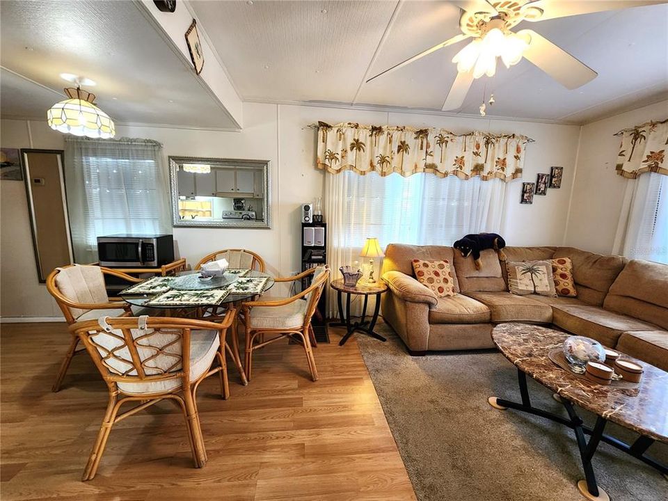 Active With Contract: $89,000 (1 beds, 1 baths, 692 Square Feet)