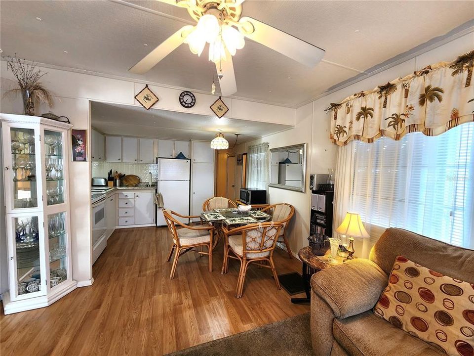 Active With Contract: $89,000 (1 beds, 1 baths, 692 Square Feet)