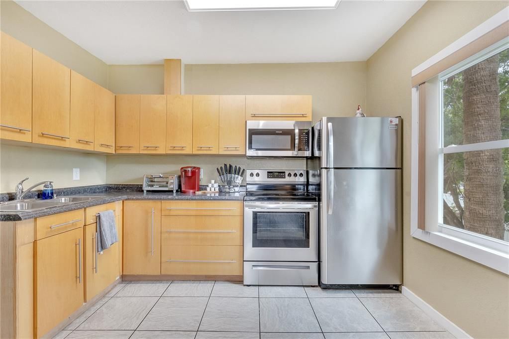 Active With Contract: $300,000 (2 beds, 0 baths, 1080 Square Feet)