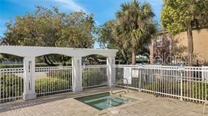 For Sale: $215,000 (2 beds, 2 baths, 1000 Square Feet)