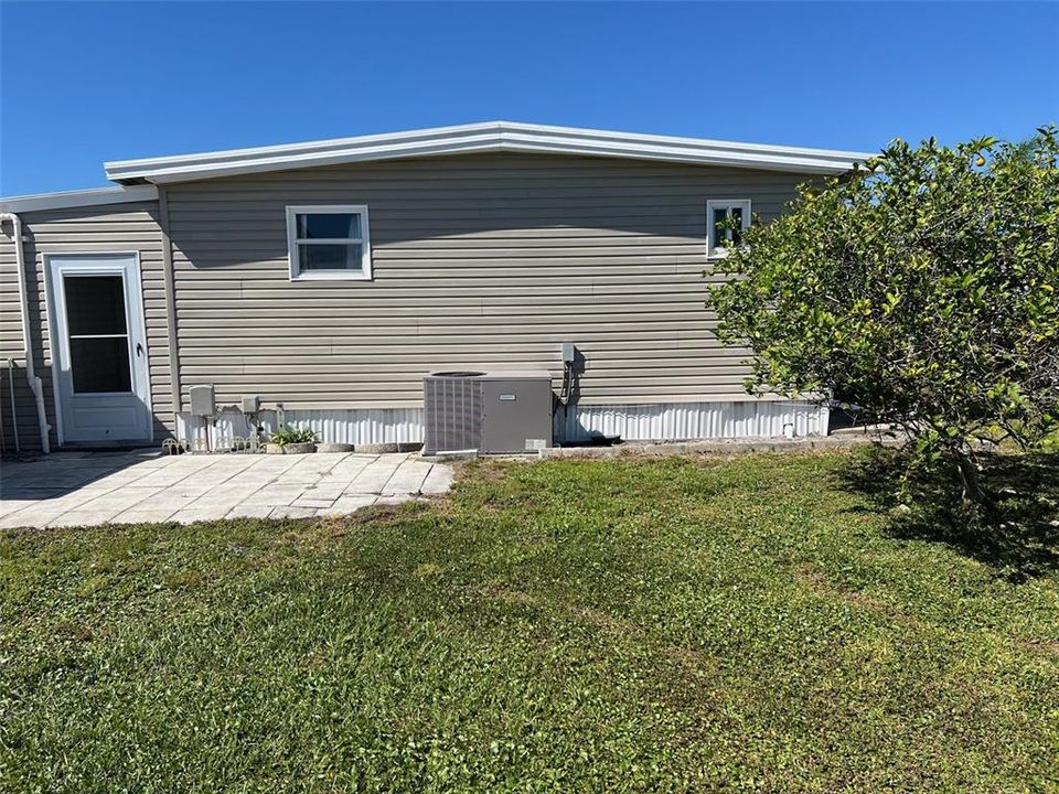 Active With Contract: $143,900 (2 beds, 2 baths, 943 Square Feet)