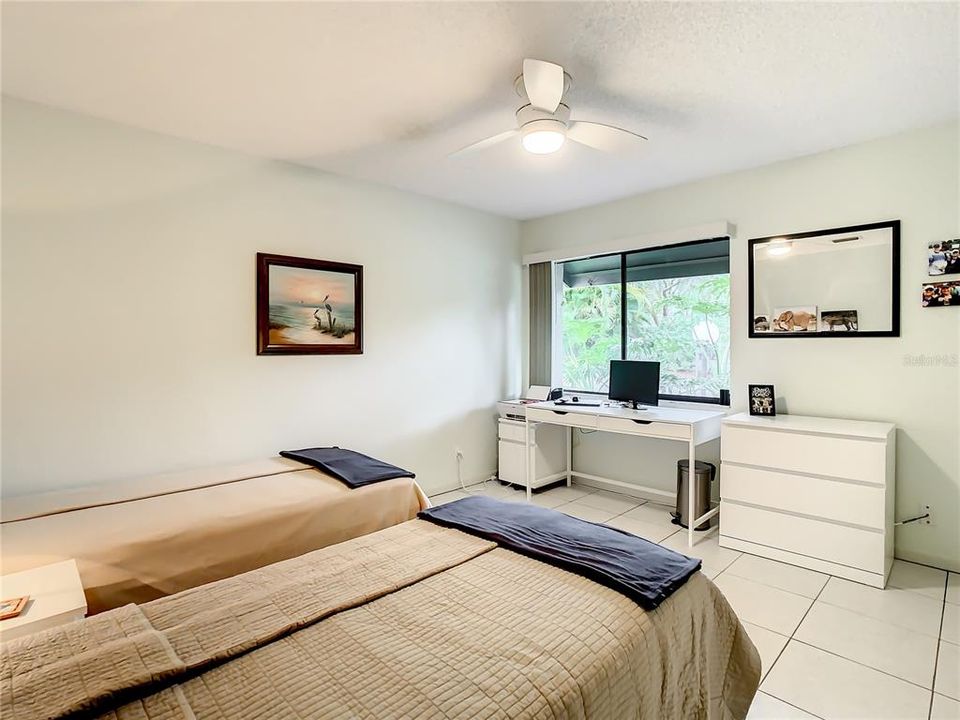 Active With Contract: $250,000 (2 beds, 1 baths, 1100 Square Feet)