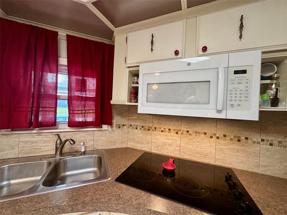 For Sale: $159,900 (2 beds, 2 baths, 1584 Square Feet)