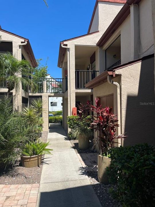 Active With Contract: $159,900 (1 beds, 1 baths, 575 Square Feet)
