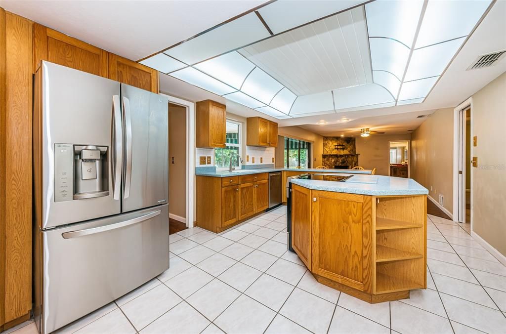 Large Kitchen with plenty of cabinet and counter space