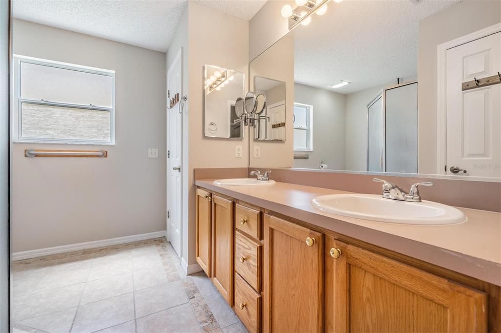 For Sale: $359,900 (3 beds, 2 baths, 1457 Square Feet)