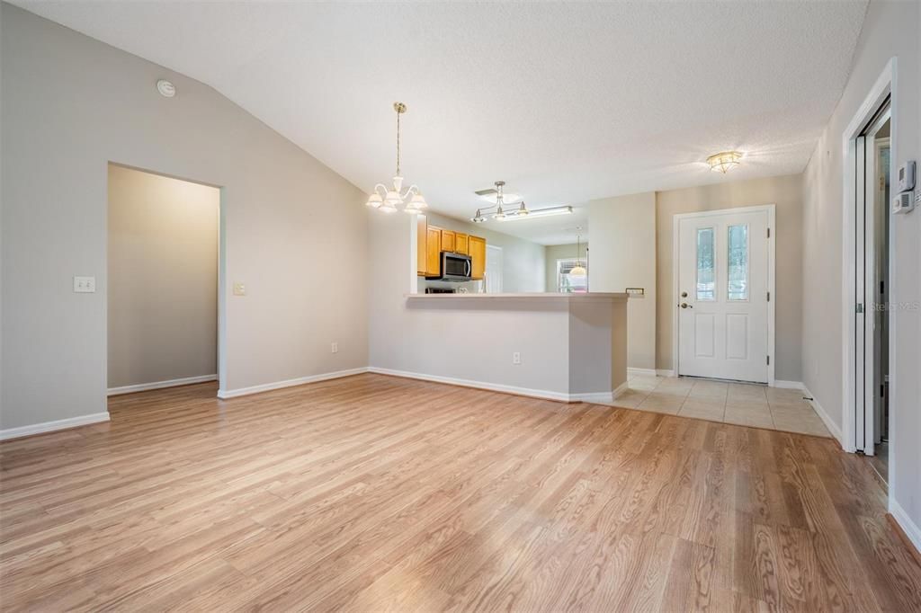 For Sale: $359,900 (3 beds, 2 baths, 1457 Square Feet)