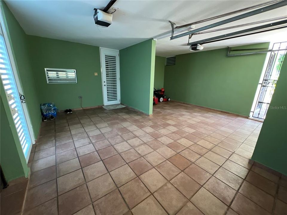 Vendido Recientemente: $425,000 (4 camas, 4 baños, 2312 Pies cuadrados)