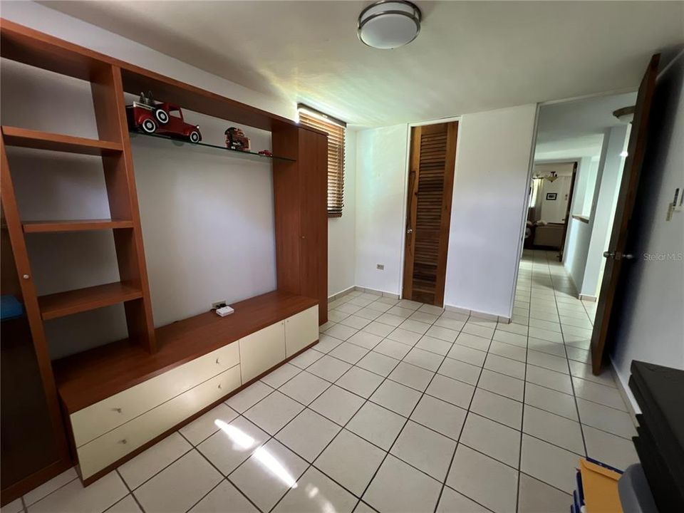 Vendido Recientemente: $425,000 (4 camas, 4 baños, 2312 Pies cuadrados)