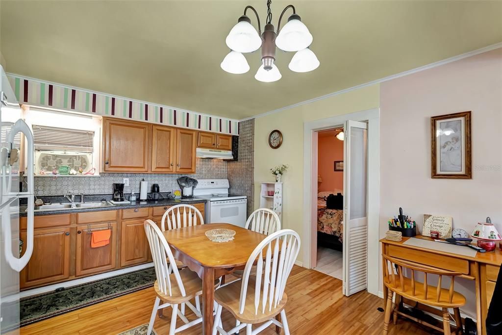 For Sale: $249,000 (2 beds, 1 baths, 748 Square Feet)