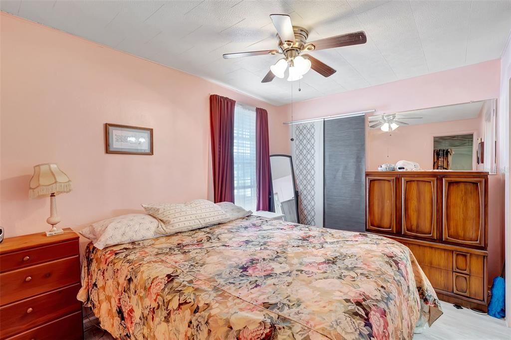 For Sale: $249,000 (2 beds, 1 baths, 748 Square Feet)