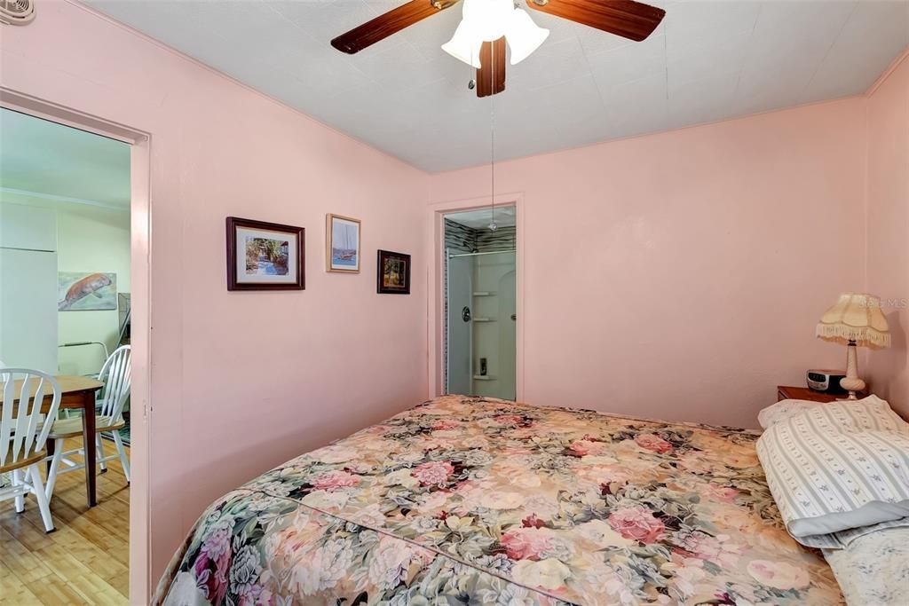 For Sale: $249,000 (2 beds, 1 baths, 748 Square Feet)