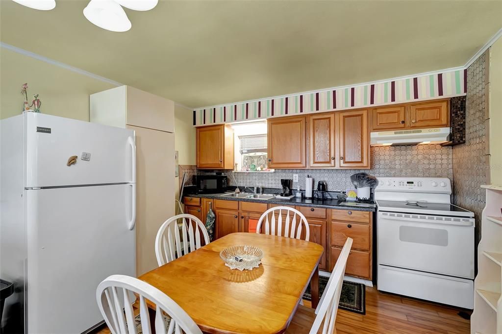 For Sale: $249,000 (2 beds, 1 baths, 748 Square Feet)
