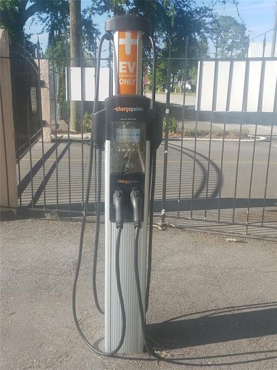 Chargepoint car charging station