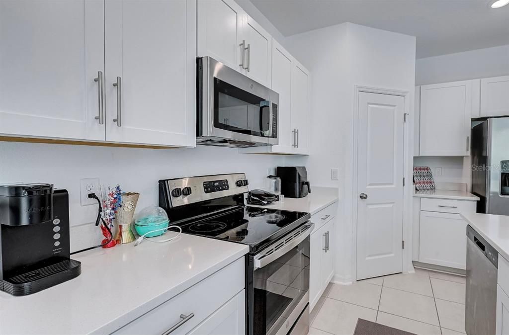 For Sale: $279,900 (3 beds, 2 baths, 1413 Square Feet)