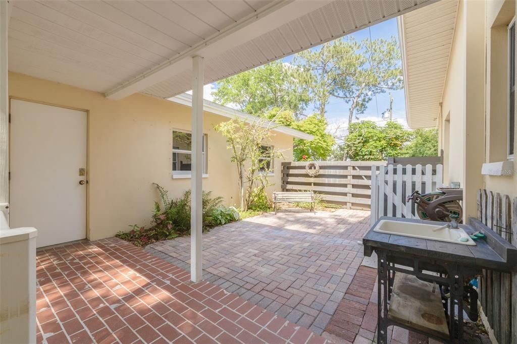 Active With Contract: $475,000 (3 beds, 2 baths, 1930 Square Feet)