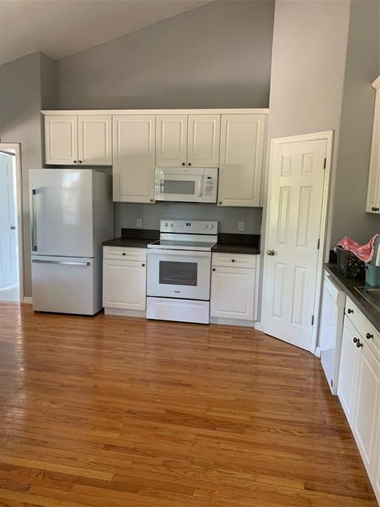 For Rent: $1,860 (3 beds, 2 baths, 1749 Square Feet)
