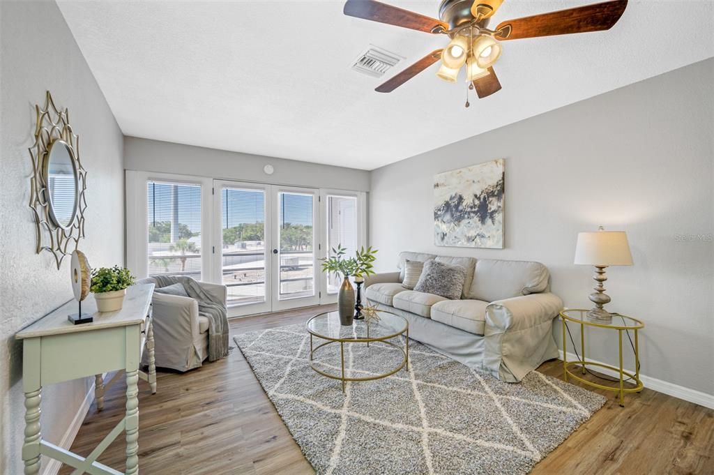 Active With Contract: $247,000 (2 beds, 2 baths, 875 Square Feet)