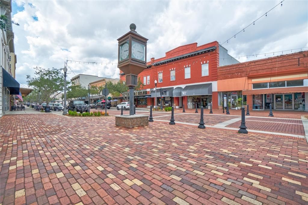 Active With Contract: $669,000 (4 beds, 2 baths, 3248 Square Feet)