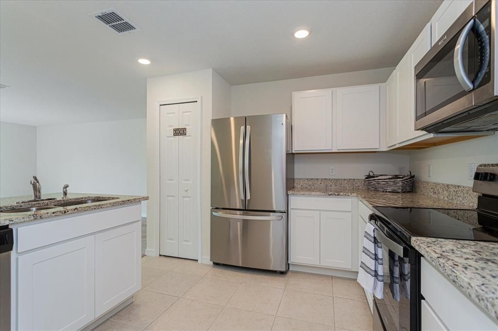 Active With Contract: $1,830 (3 beds, 2 baths, 1250 Square Feet)