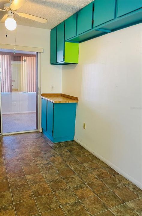 For Sale: $118,900 (1 beds, 1 baths, 739 Square Feet)
