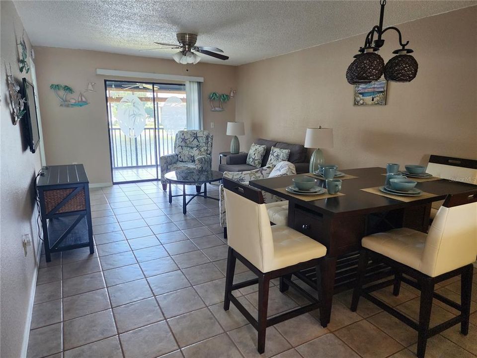 For Sale: $188,700 (2 beds, 2 baths, 893 Square Feet)