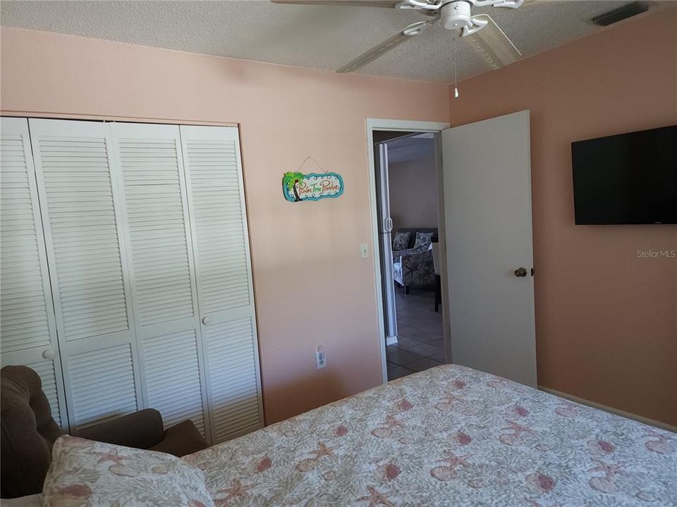 For Sale: $188,700 (2 beds, 2 baths, 893 Square Feet)
