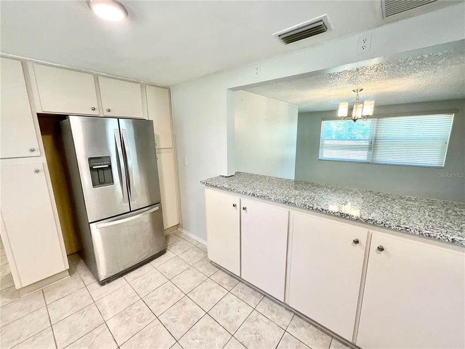 For Rent: $2,575 (3 beds, 2 baths, 1922 Square Feet)