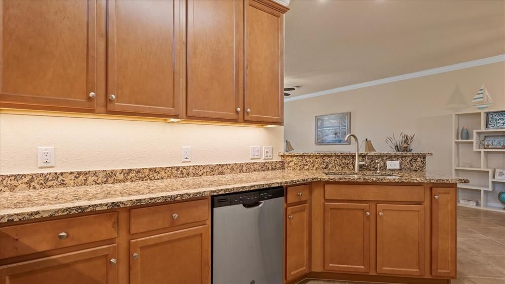 Under cabinet lighting - ample counter space