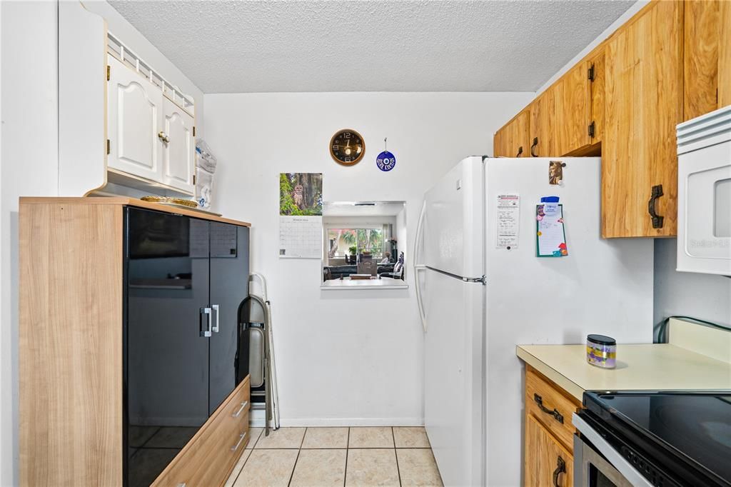 For Sale: $159,900 (2 beds, 1 baths, 965 Square Feet)