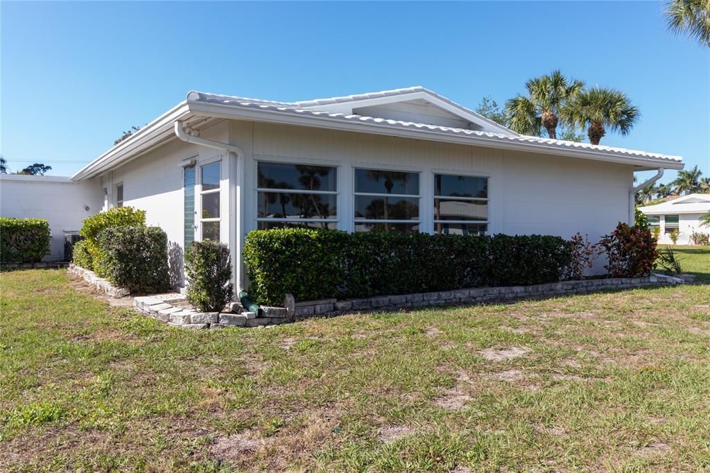 Recently Sold: $344,900 (2 beds, 2 baths, 1116 Square Feet)